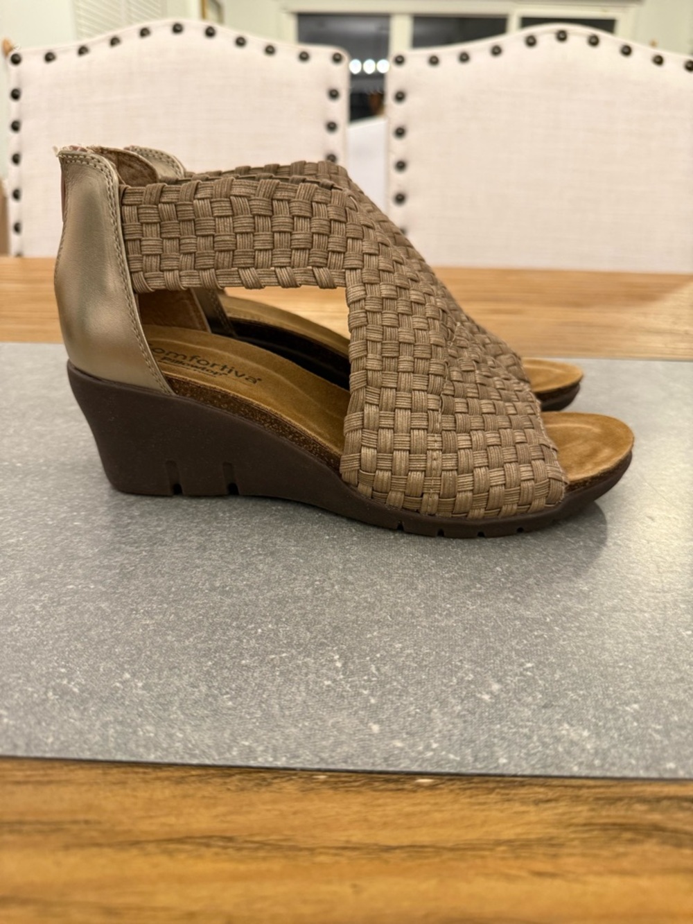 Comfortiva Alesha Metallic Woven Wedge Sandals Bronze Gold 6.5 NIB - Picture 3 of 12